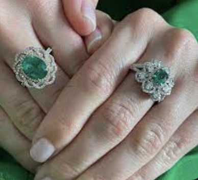 The Most Striking Ways to Style Your Emerald Jewellery