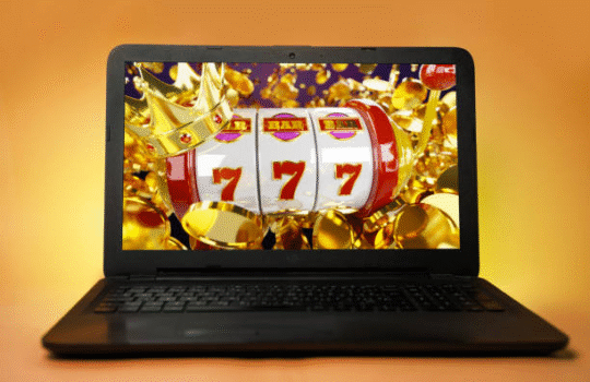 What Keeps Players Spinning Longer in Online Slots