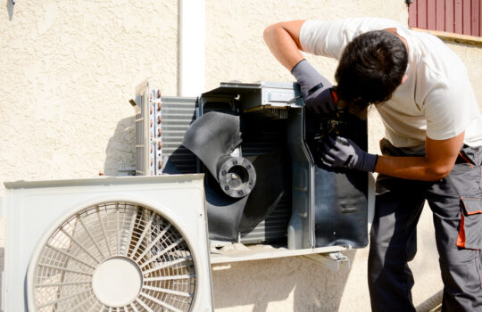 Why HVAC Nashville TN Crews Inspect Outdoor Units for Blockage